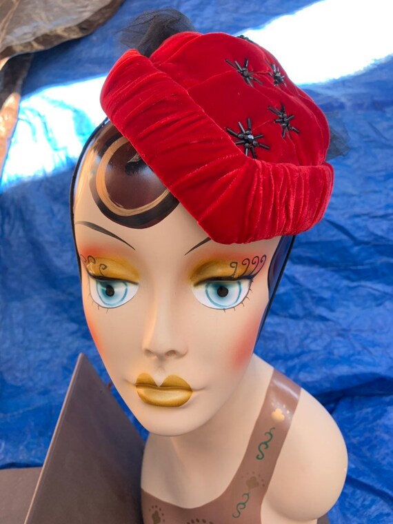 Vintage Scarlet Red Velvet 1940s Fascinator Hat wi