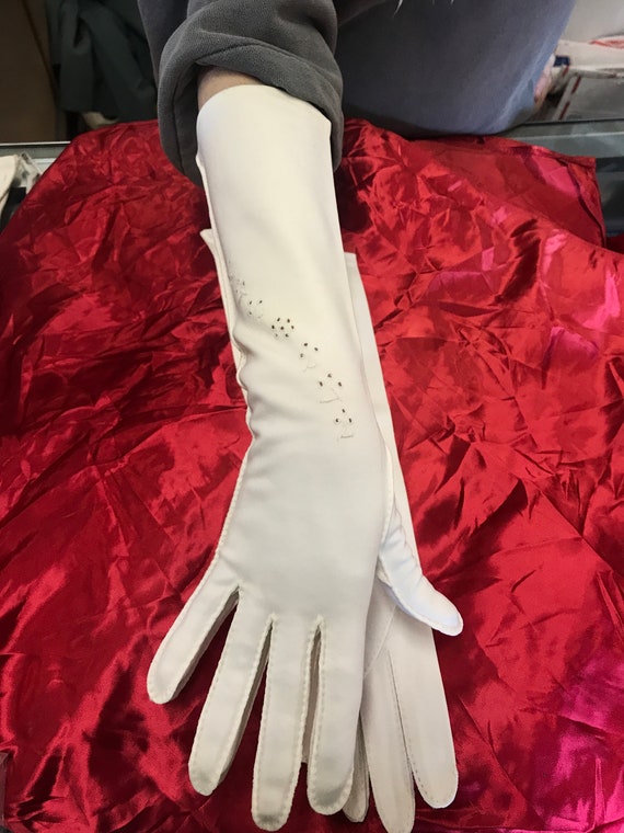 Dead stock 1950’s White Gloves Elbow Length Size 7