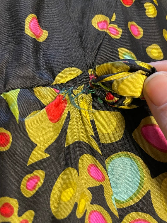 1960s Abstract Pattern Mod Sleeveless Mock Neck D… - image 7