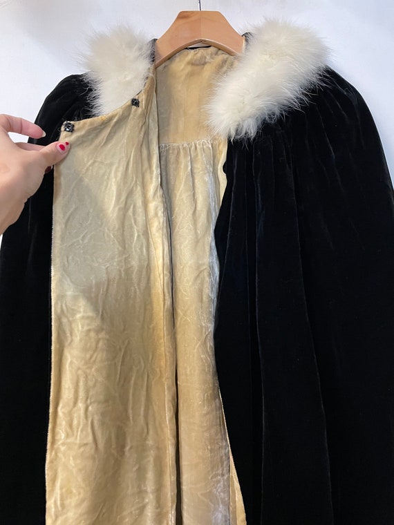 1930s Silk Velvet Fur Trim Cape - image 3