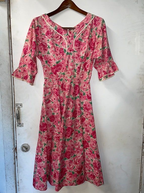 1950s Pink Rose Novelty Print Cotton Day Dress