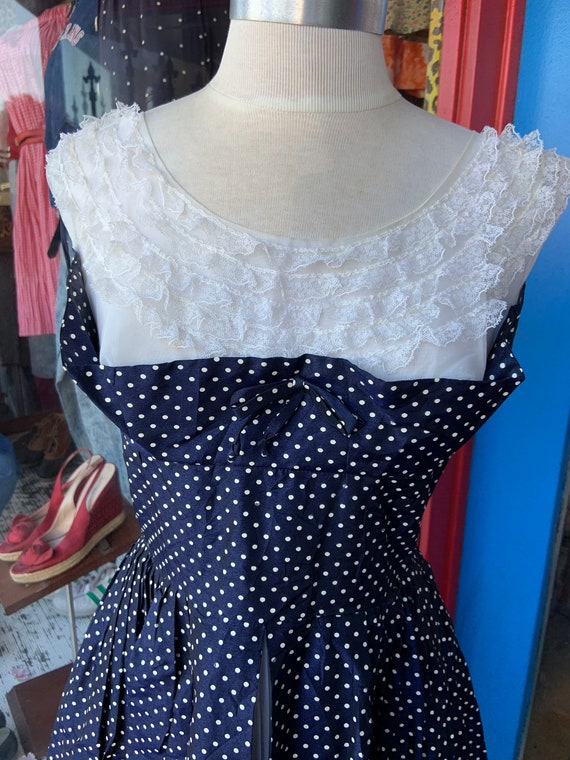 1950s Navy Blue Polka Dot Dress With White Lace - image 3