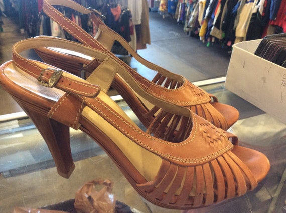 Cute 1970s Leather and Wood Platform Sandals 7 1/2 - image 1