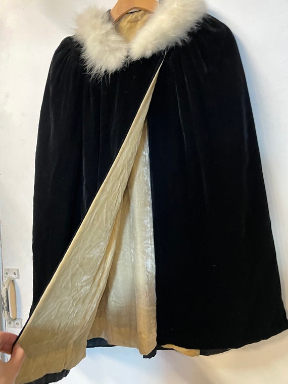 1930s Silk Velvet Fur Trim Cape - image 1