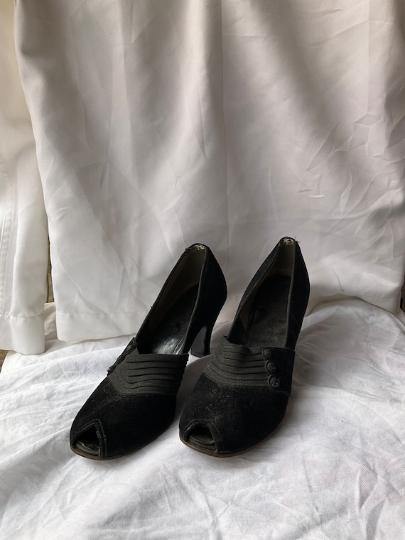 1940s Women’s Black Suede Peep Toe Pumps