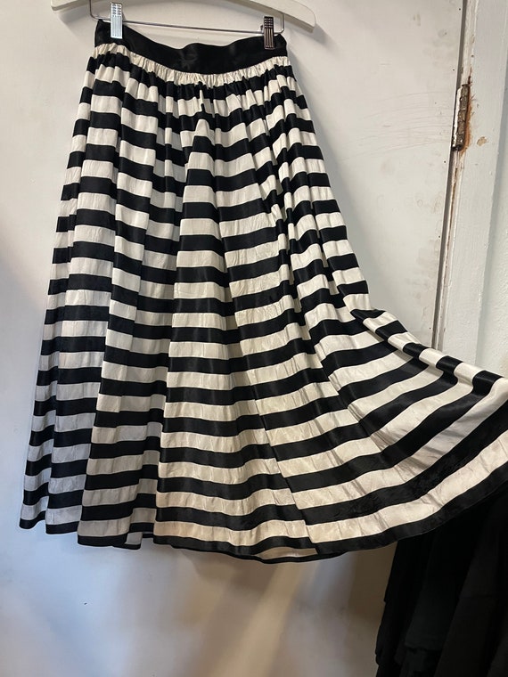 1950s Black and White Striped Skirt. - image 2