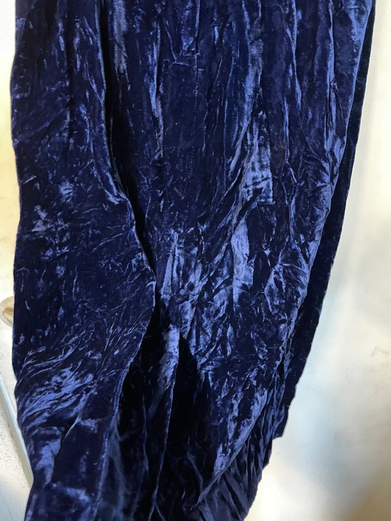 1950s Blue Velvet Wiggle Dress - image 5