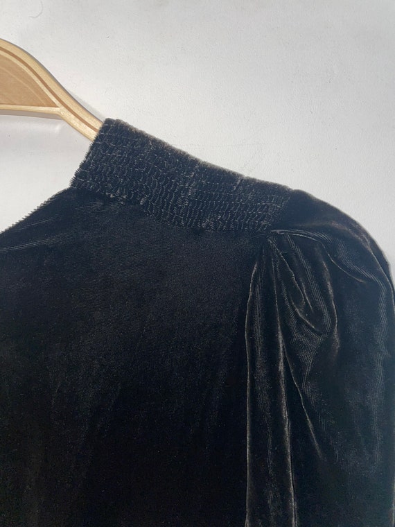 1930s Black Velvet Dress - image 4