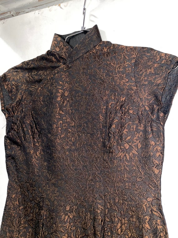 1950s Brown and Black Shiny Floral Cheongsam - image 3