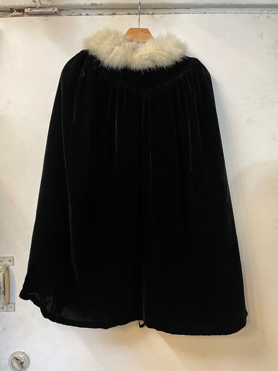 1930s Silk Velvet Fur Trim Cape - image 5