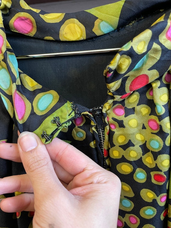 1960s Abstract Pattern Mod Sleeveless Mock Neck D… - image 6