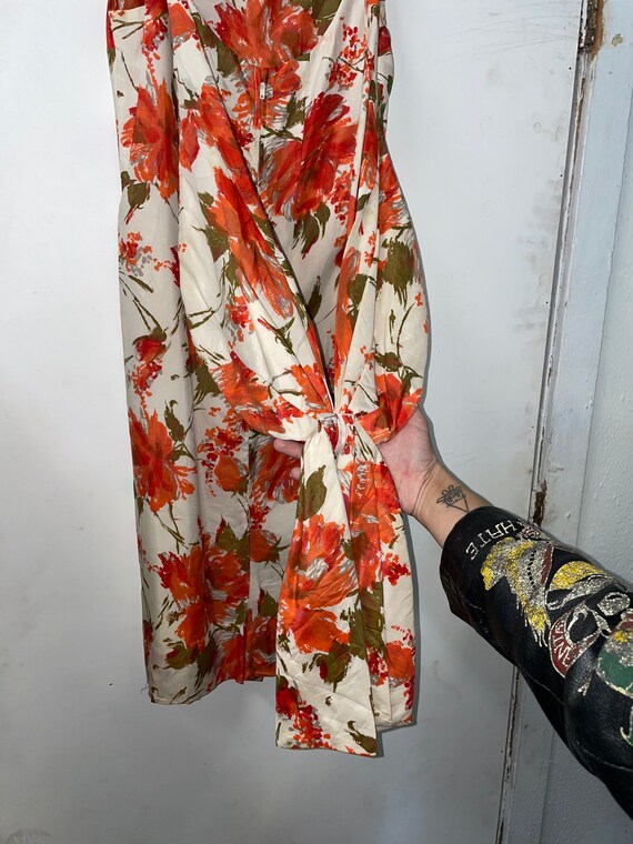 1950s Floral Cocktail Wiggle Dress with Back Scar… - image 3