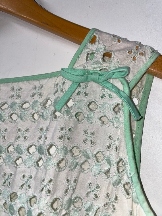 1950s Eyelet Bodice and Mint Green Pleated Dress - image 3