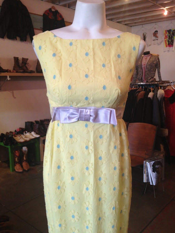 SALE Yellow Daisy Dress // 1960s Party Dress // 6… - image 2