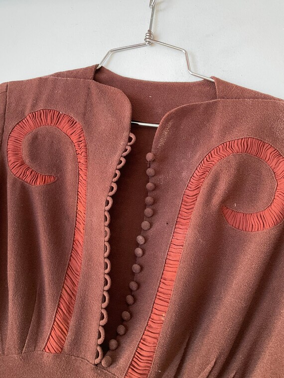 Late 1930s or Early 1940s Brown Crepe Dress Incre… - image 3