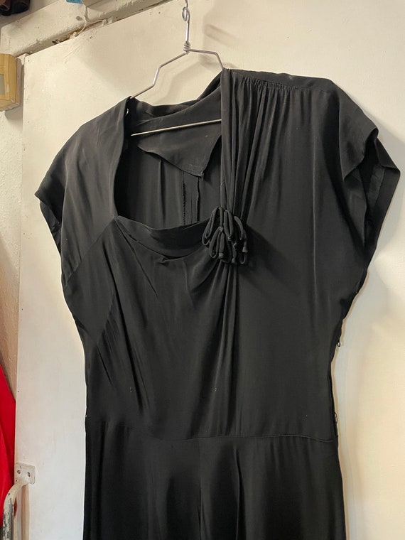 1940s Black Dress with draping details - image 2