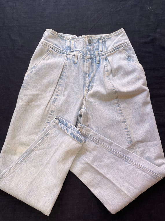 Womans 1980s Pleat Front Light Washed Jeans
