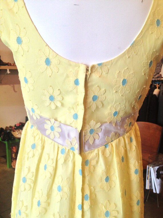 SALE Yellow Daisy Dress // 1960s Party Dress // 6… - image 4