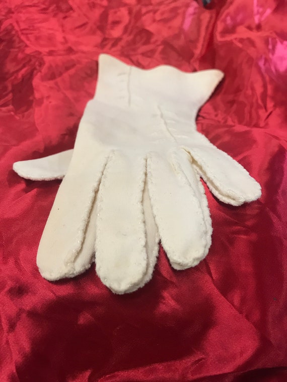 1950’s Ladies Gloves White Gauntlet Shaped - image 4