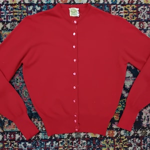 Vintage jaren 50 Orlon acryl robijnrood gebreid vest// pin-up // Bettie Page // acrylvest