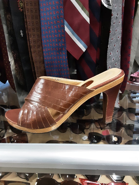 1970s Leather and Wood Platform sandals - image 3