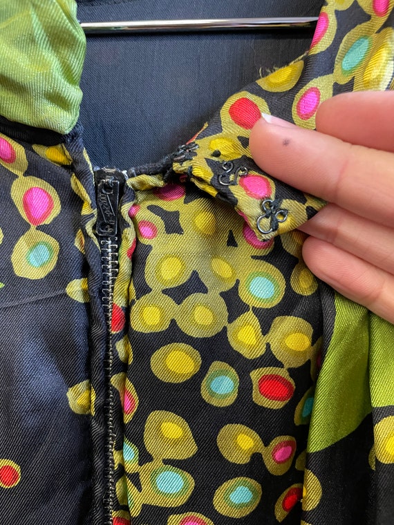 1960s Abstract Pattern Mod Sleeveless Mock Neck D… - image 5