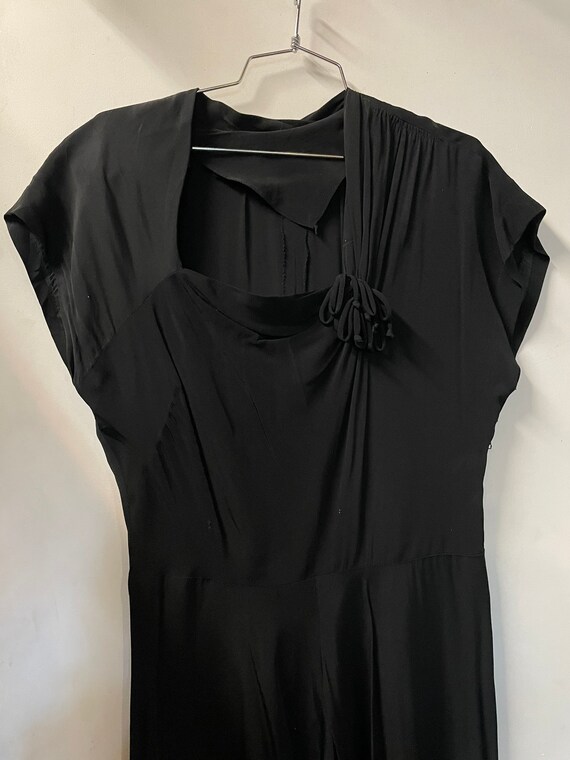 1940s Black Dress with draping details - image 3