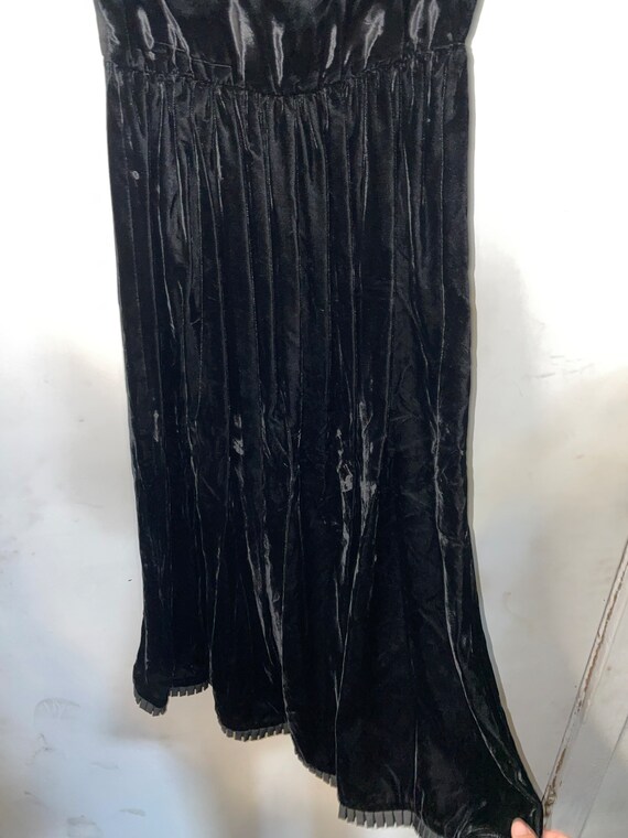 1990s Black Velvet Dress - image 4