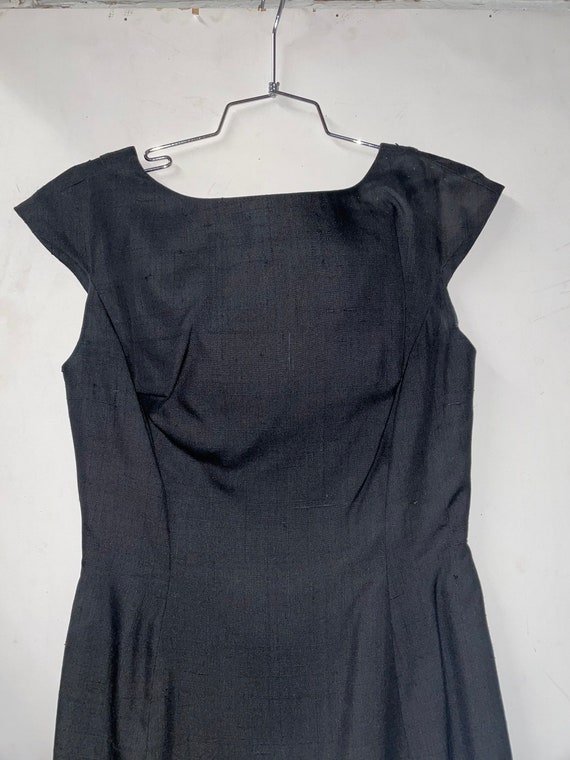 1950s Black Raw Silk Dress With Scallop Trim - image 3