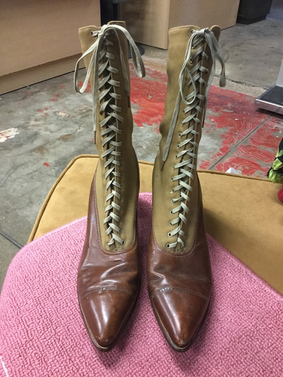 looks Edwardian Tie Leather and Wool Shoes