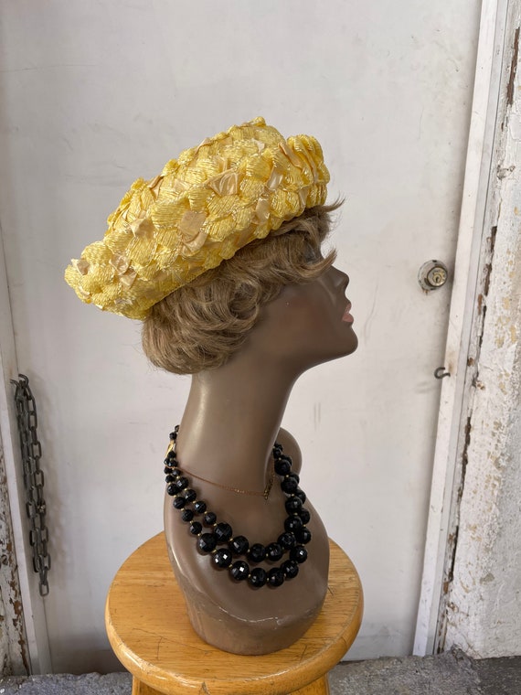 1960s Yellow Raffia Ladies Hat - image 3