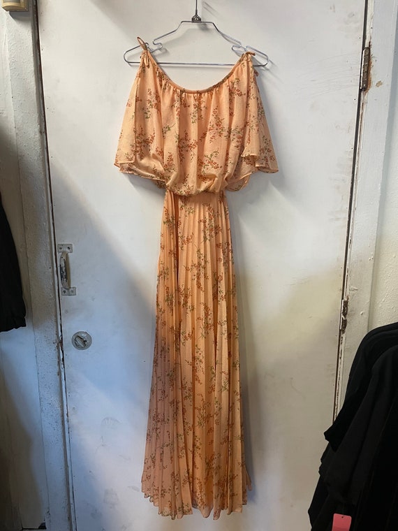 1970s Peach Floral Print Dress - image 1