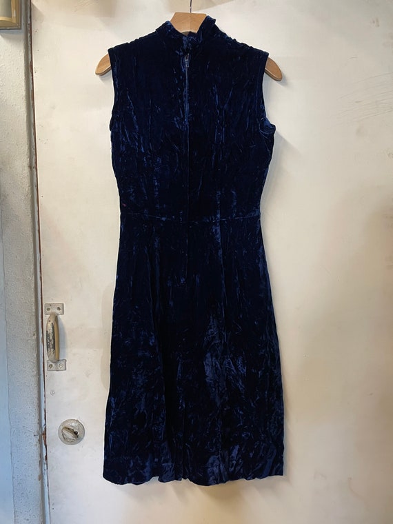 1950s Blue Velvet Wiggle Dress - image 3