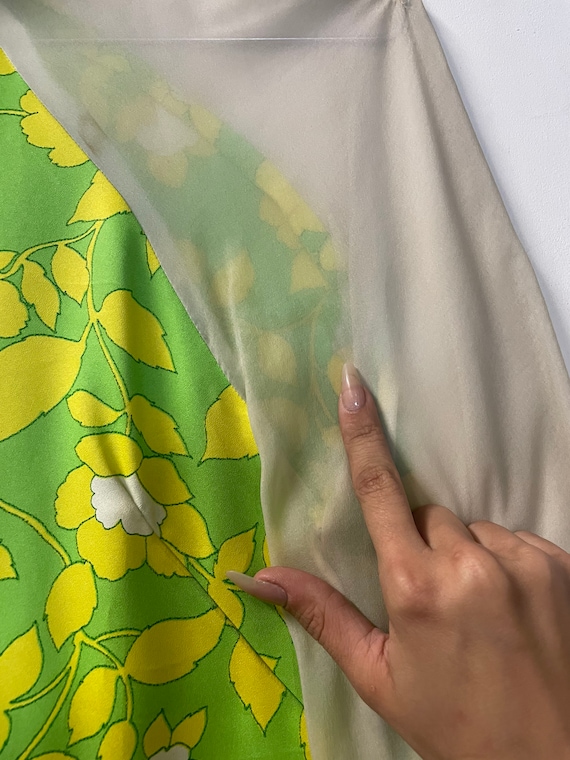 1960s Mod Floral Print Dress - image 9