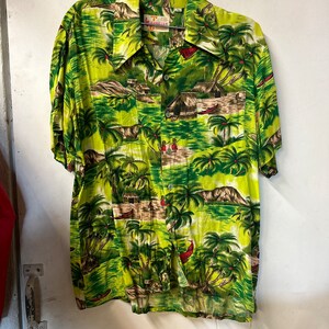 1970s Rayon Hawaiian Button Up Shirt
