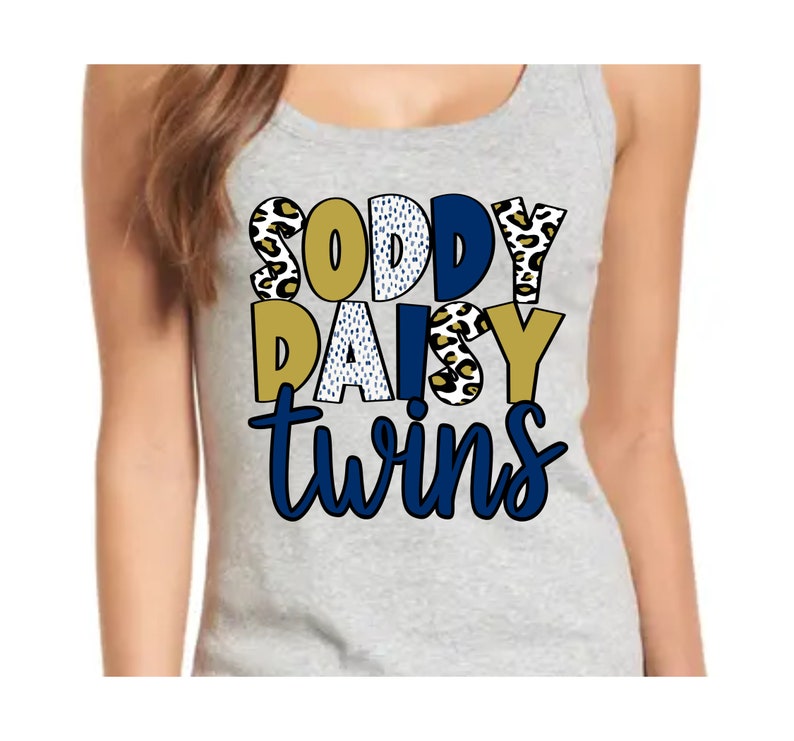 Soddy Daisy Twins Soddy Gänseblümchen Mitte Soddy Gänseblümchen Schulgeist SVG Plotterdatei Printable PNG Soddy Gänseblümchen Shirt Bild 1