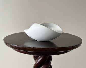 1950 – White Veckla sculptural bowl by Stig Lindberg for Gustavsburg
