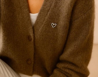 Pin's cœur doré en laiton – broche cœur élégant fait main – bijou délicat