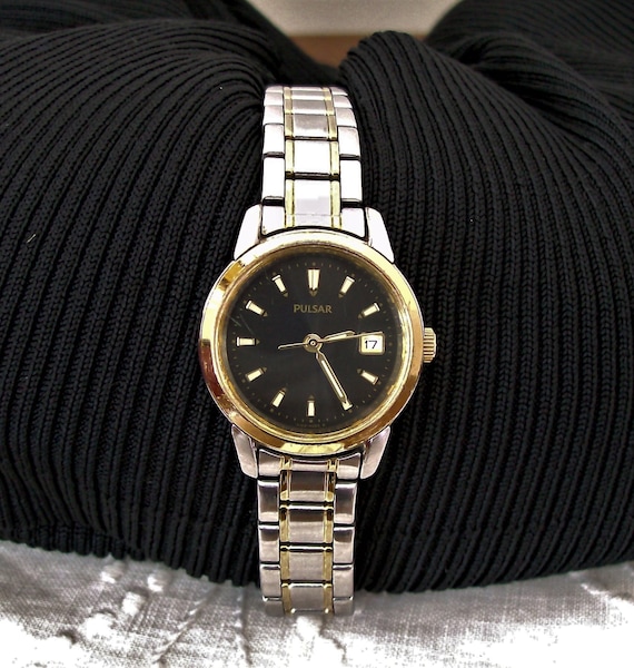 Pulsar Women\'s Gold and Silver Watch Pulsar Quartz Silver Dial Two-Tone Women main image 3