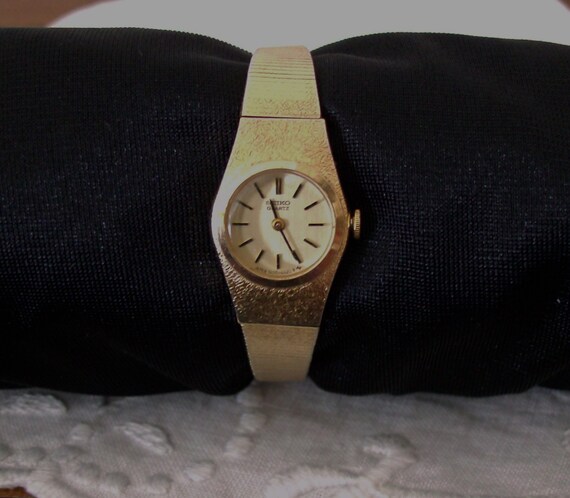 Seiko Women's Wristwatch, Gold Tone, Small Wrist … - image 2