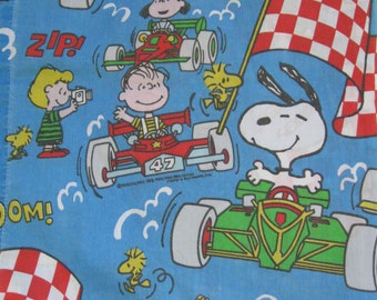 Vintage 1980's Peanuts Race Cars, Flat Sheet, Twin. Bibb, Made in USA, 70/30 Polyester, Cotton, c1984.