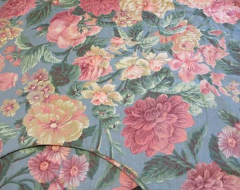 Tende e mantovane vintage personalizzate, modello Cranston con rose e blu, coppia.