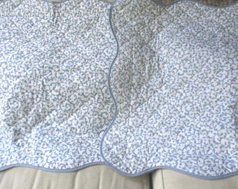 Fundas acolchadas vintage Croscill "Ashley, azul China", con filigrana, de JCPenney (PAR)
