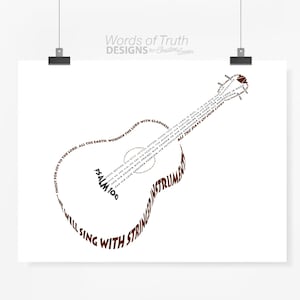 Puede incluir: Una ilustración marrón y blanca de una guitarra con las palabras "Shout for joy to the Lord, all the earth, worship the Lord with gladness" y "Psalm 100" escritas alrededor del cuerpo de la guitarra. Las palabras "I will sing with stringed instruments" están escritas a lo largo del cuello de la guitarra.