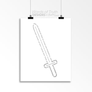 Könnte beinhalten: Ein schwarz-weißes Typografie-Design mit dem Text "Denn das Wort Gottes ist lebendig und wirksam und schärfer als jedes zweischneidige Schwert und dringt durch bis zur Scheidung von Seele und Geist, von Gelenken und Mark." Der Text ist in Form eines Schwertes angeordnet.