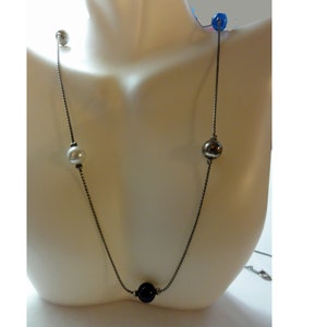 Vintage Necklace Beaded Silver Tone Serpentine Chain Faux Pearls White, Gray, Black, Blue