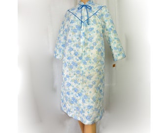 Vintage 1970s bata acolchada rosas azules impresión housecoat cremallera frente albornoz Deadstock "Monte Carlo"