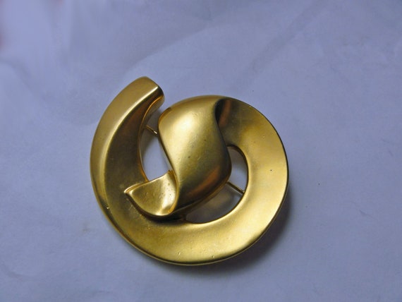 Vintage 1980s Brooch Round Ribbon Gold Tone Circl… - image 3