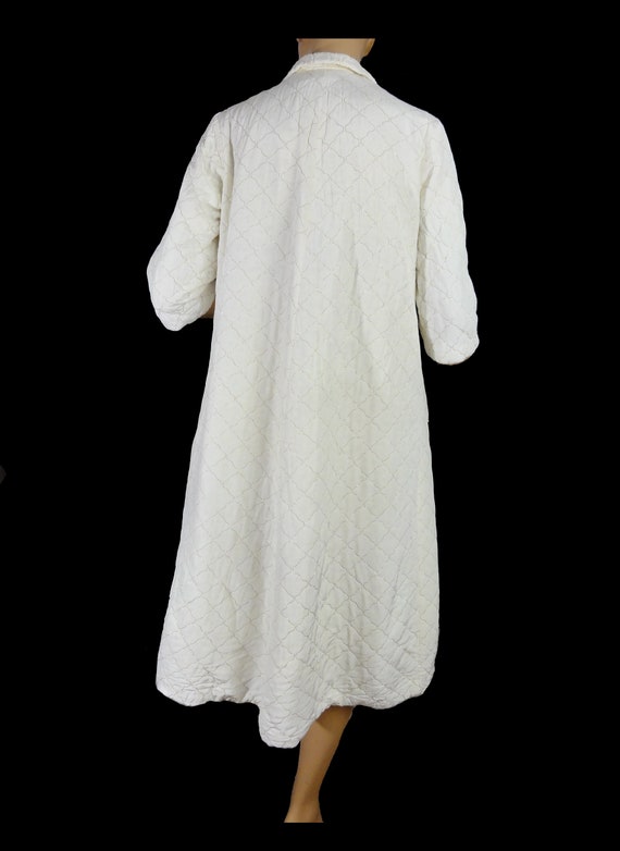 Vintage 1960s Robe Quilted Off White with Gold Lu… - image 5