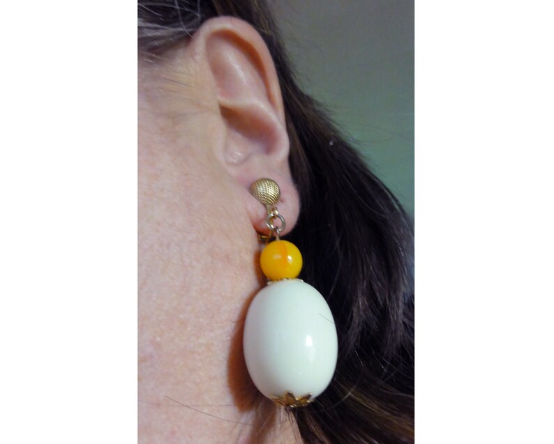 Hobe Dramatic Drop Earrings Vintage Mod 60s White Oval Bauble Earrings Dangle Clip Ons